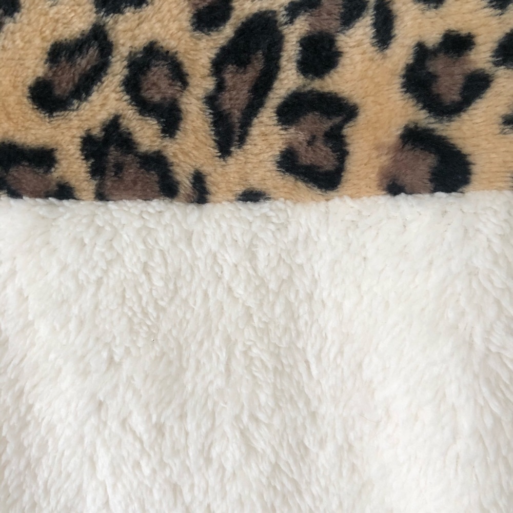 Suvimuga Teddy Color-block Leopard  Pullover Top - Picture 4 of 8